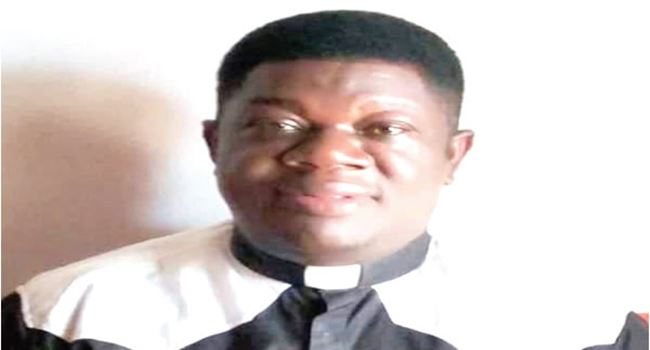 Tragedy in Rivers as Catholic priest slumps, dies while celebrating mass